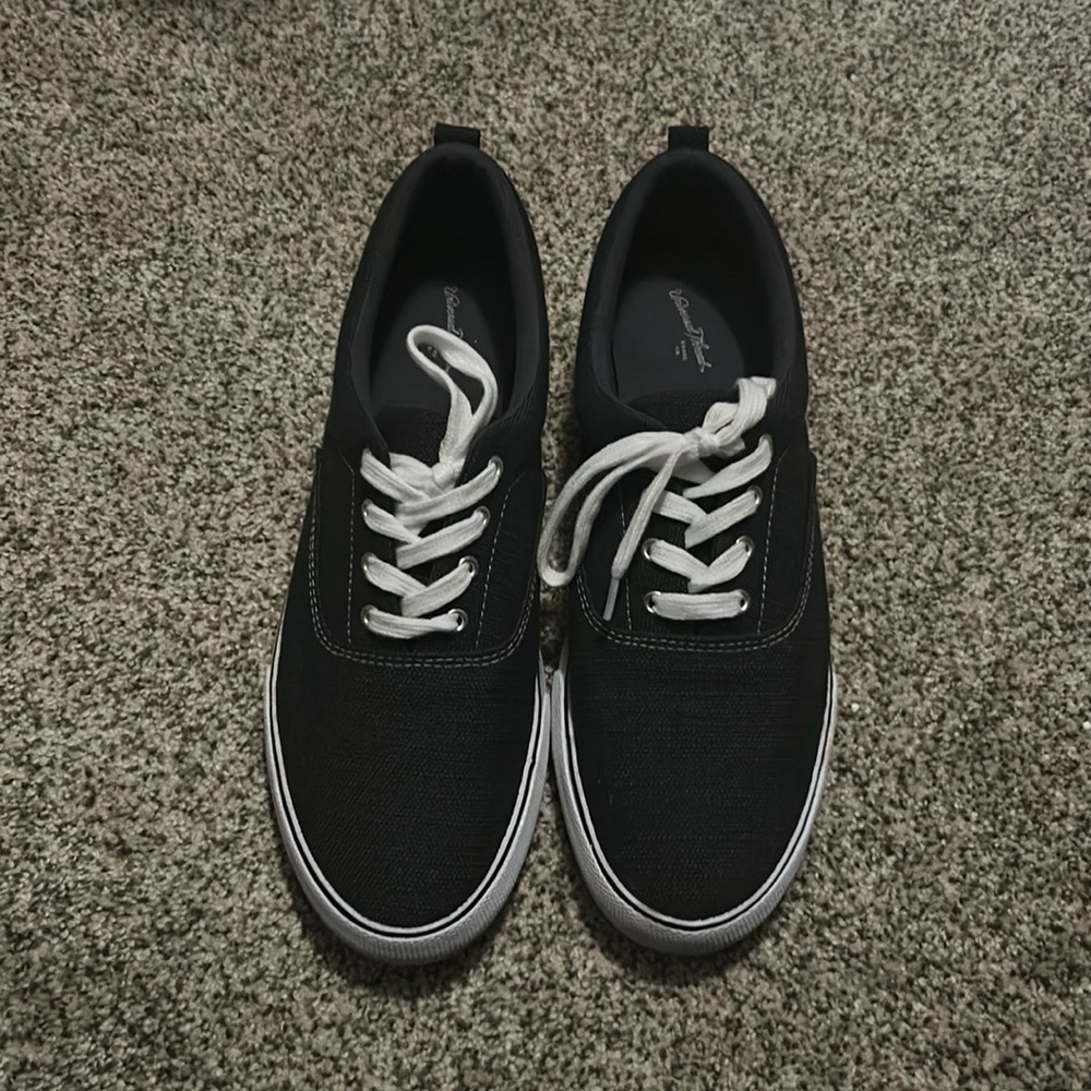 Universal Thread Women’s Sneakers